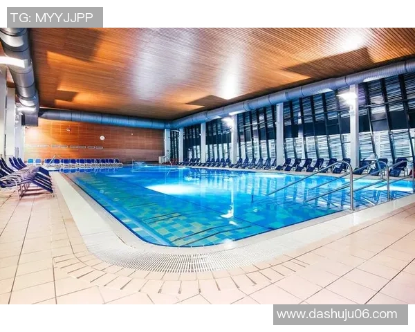 泳池装修设计全攻略，打造舒适与美观兼具的私人水域空间